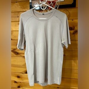 Men’s Lululemon t-shirt
